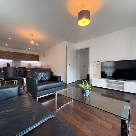 Modern 2Br 2Ba Apt Wparking Sleeps 6 Comfortably London Exterior photo