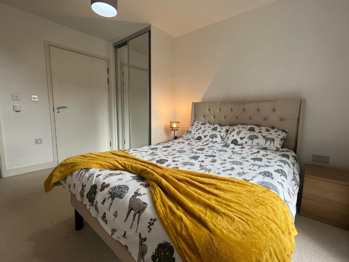 Modern 2Br 2Ba Apt Wparking Sleeps 6 Comfortably London Exterior photo