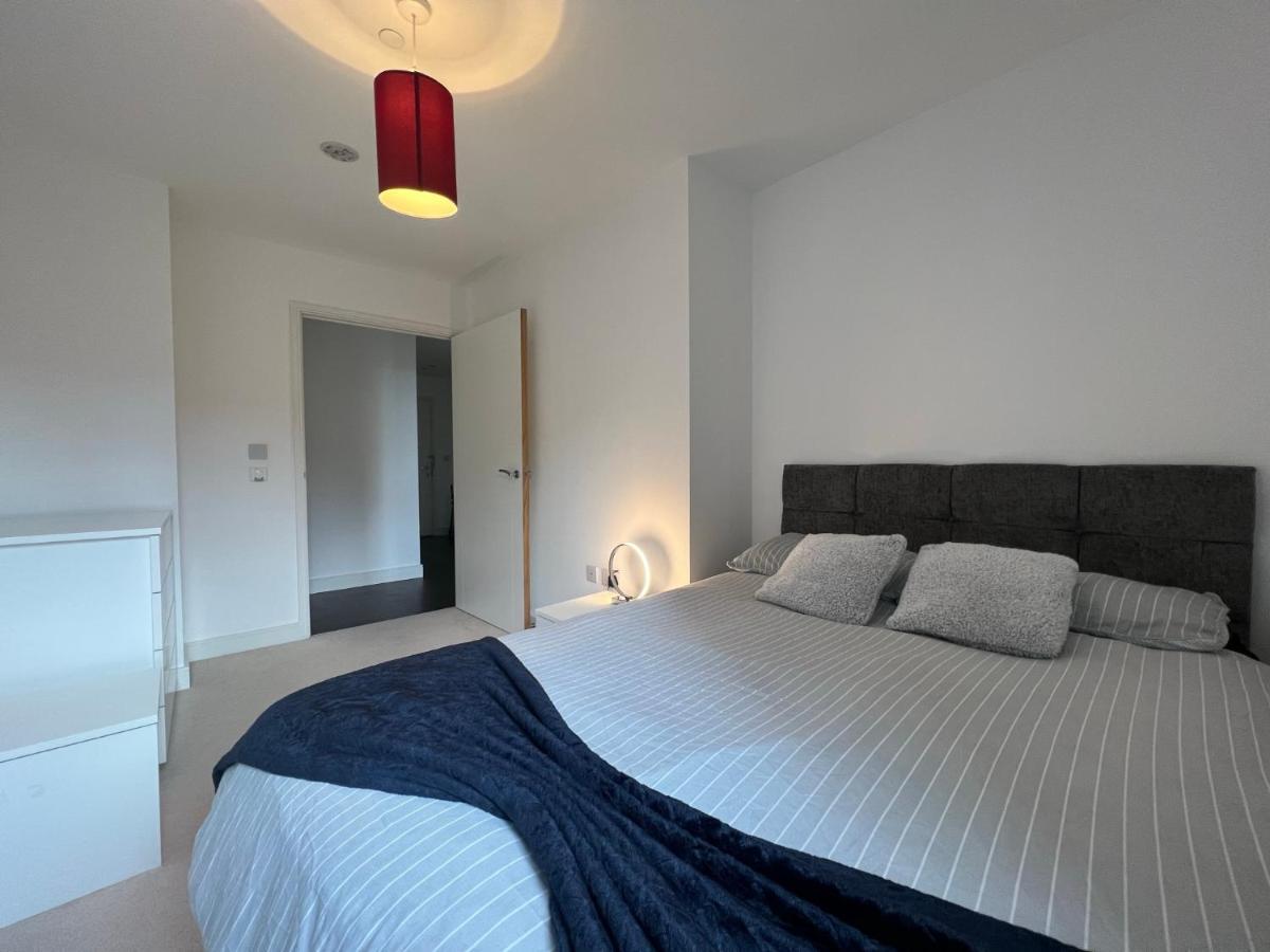 Modern 2Br 2Ba Apt Wparking Sleeps 6 Comfortably London Exterior photo